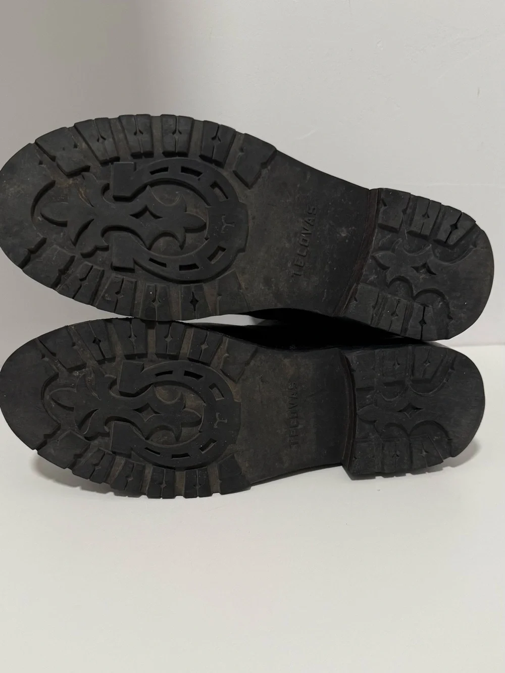 Tecovas The Rugged Chelsea midnight cowhide
